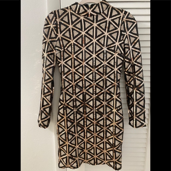 Lulus Dresses & Skirts - Lulus Rose Gold and White Sequin dress